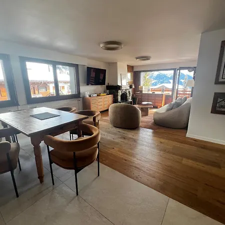 Chaleureux, Recemment Renove, Offrant Vue Imprenable Sur Les Montagnes