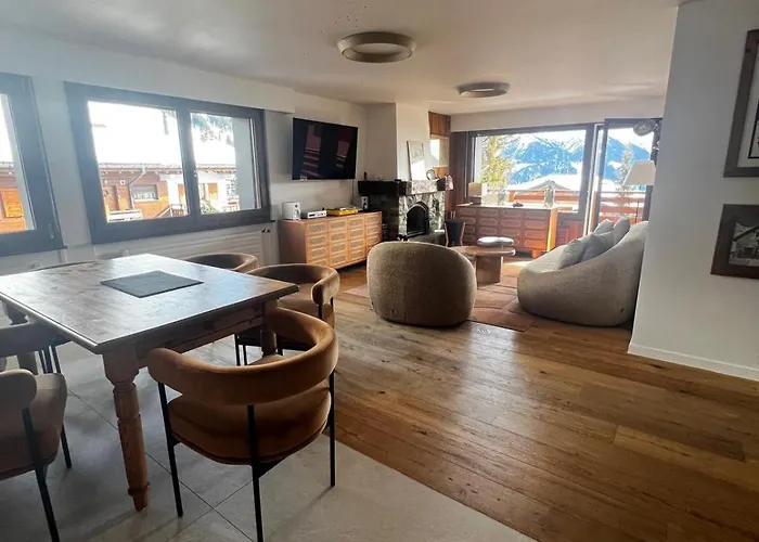 Chaleureux, Recemment Renove, Offrant Vue Imprenable Sur Les Montagnes