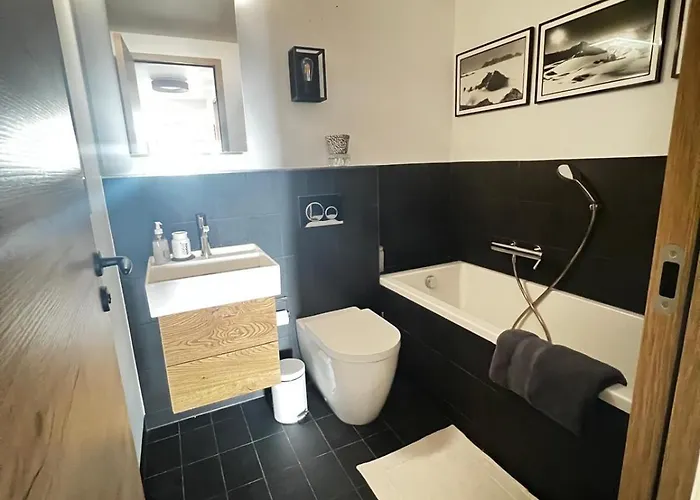 Chaleureux, Recemment Renove, Offrant Vue Imprenable Sur Les Montagnes